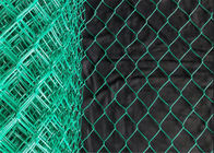 ダイヤモンドの形の緑の上塗を施してあるチェーン・リンクの塀50mmから70mmの開始サイズ
