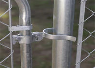ゲートの土台ハードウェア ハンガー セット、蝶番およびロックできるChainlinkのゲートの掛け金を通る電流を通された金属のチェーン・リンクの塀の歩行